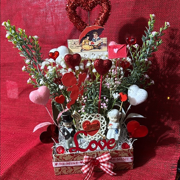 Valentine\'s Day Hearts Galore Assemblage Hanging Basket Vtg Table/Home Decor